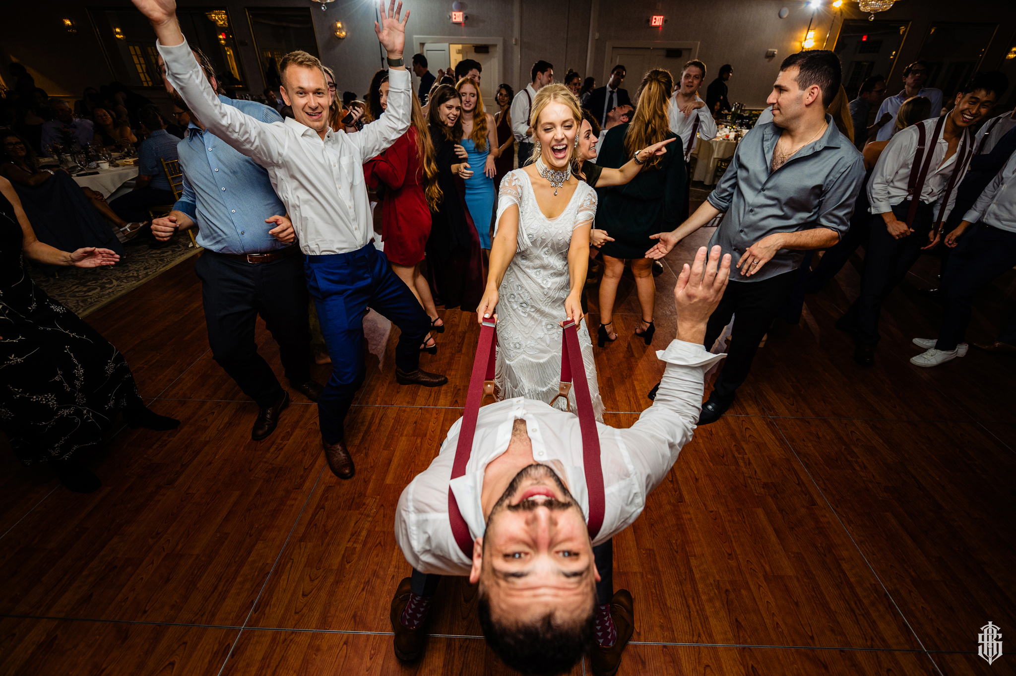 Candid, documentary-style wedding reception moment reflecting 2026 wedding trends toward relaxed celebrations - Bruno Sauma Photography