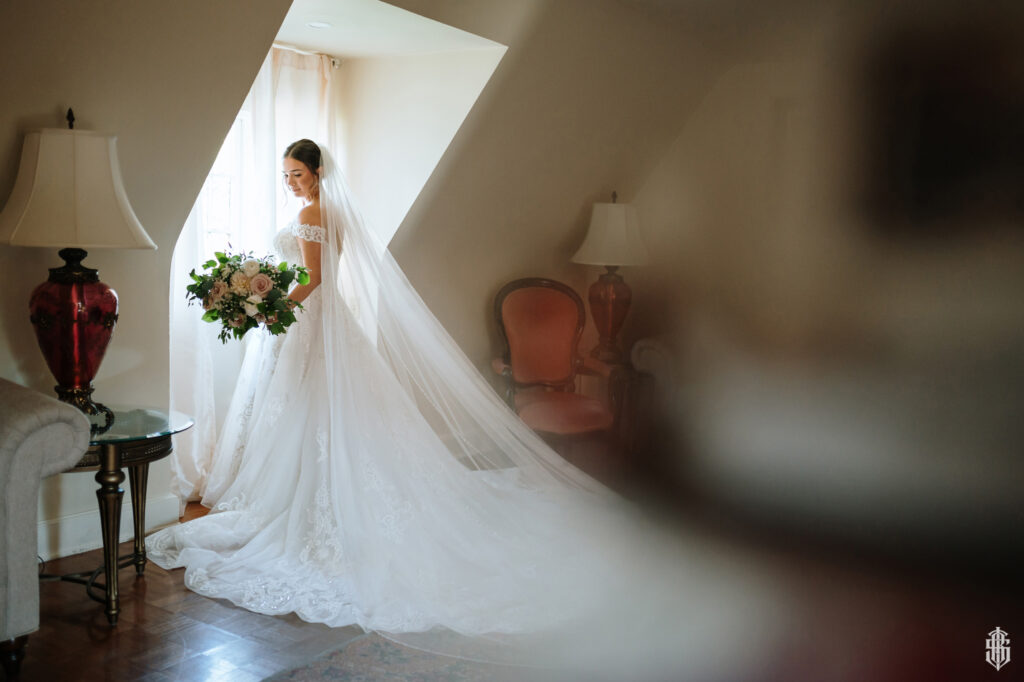 Getting ready portraits in the castle dressing room by Saint Clement's Castle wedding photographer Bruno Sauma