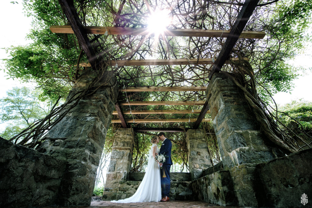 Vine-covered stone walls photographed by Connecticut castle wedding photographer Bruno Sauma