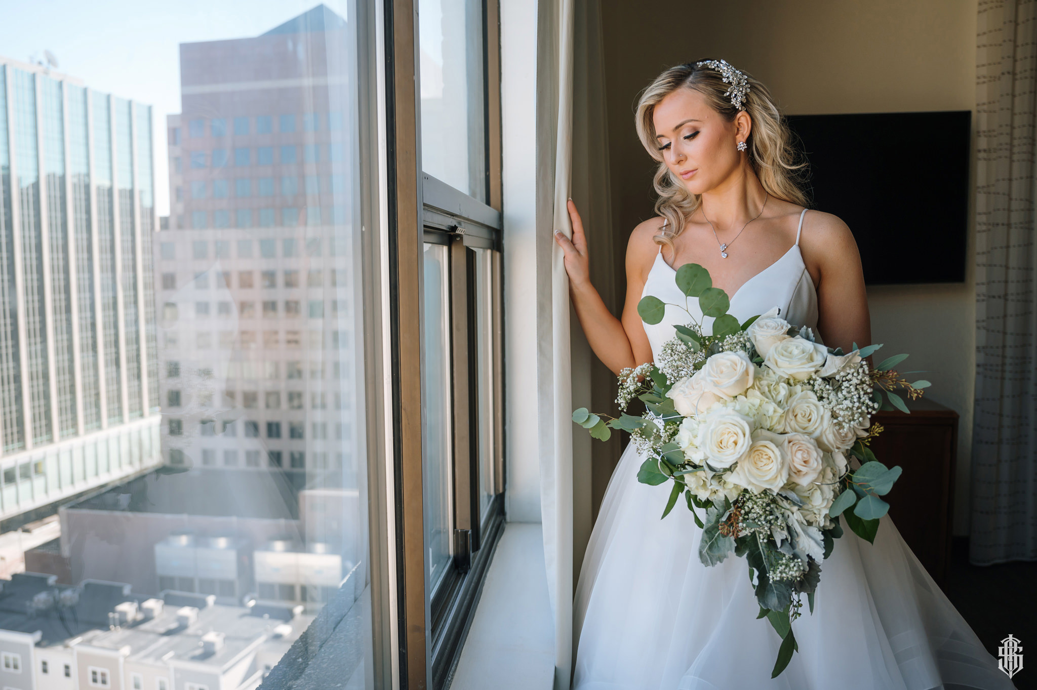 Cocktail hour on the mezzanine at Society Room of Hartford wedding
