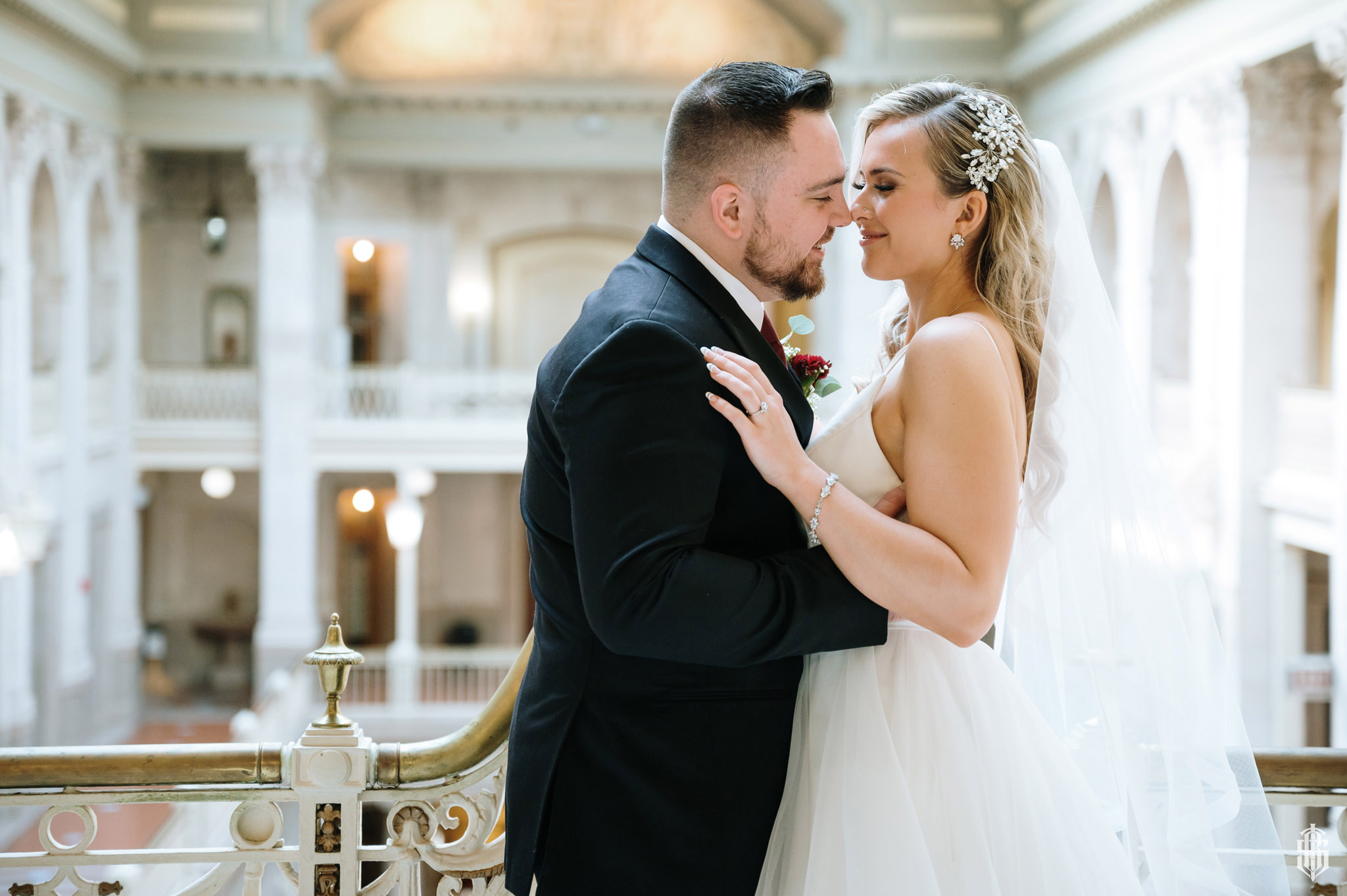 Candid wedding moments at The Society Room of Hartford