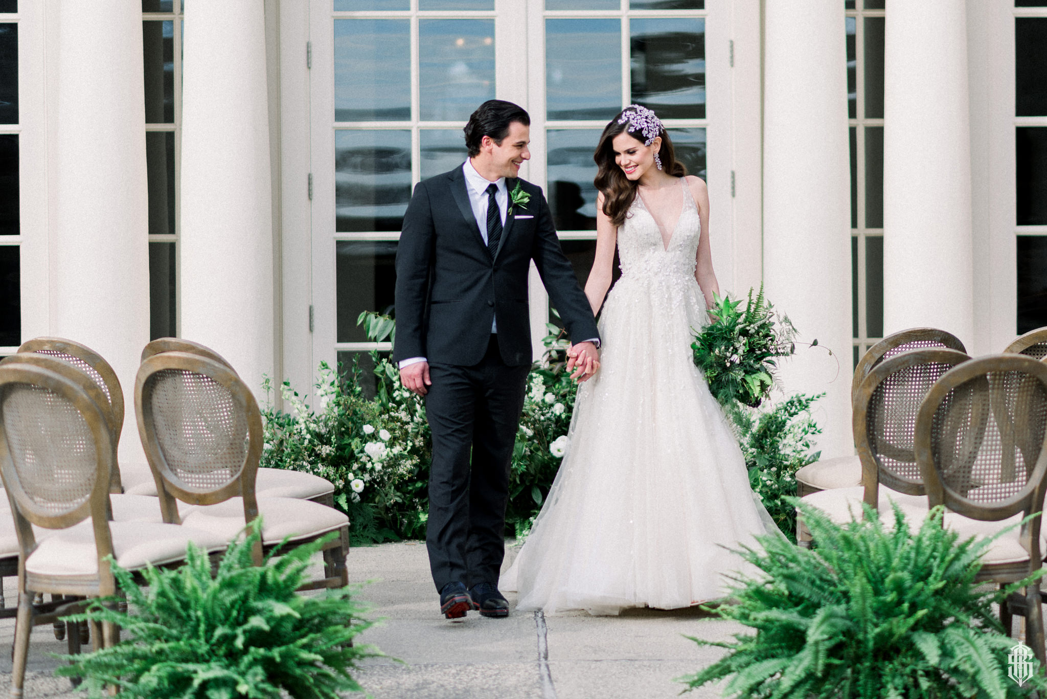 Wadsworth Mansion wedding photographer captures an outdoor ceremony on the 700-foot Vista