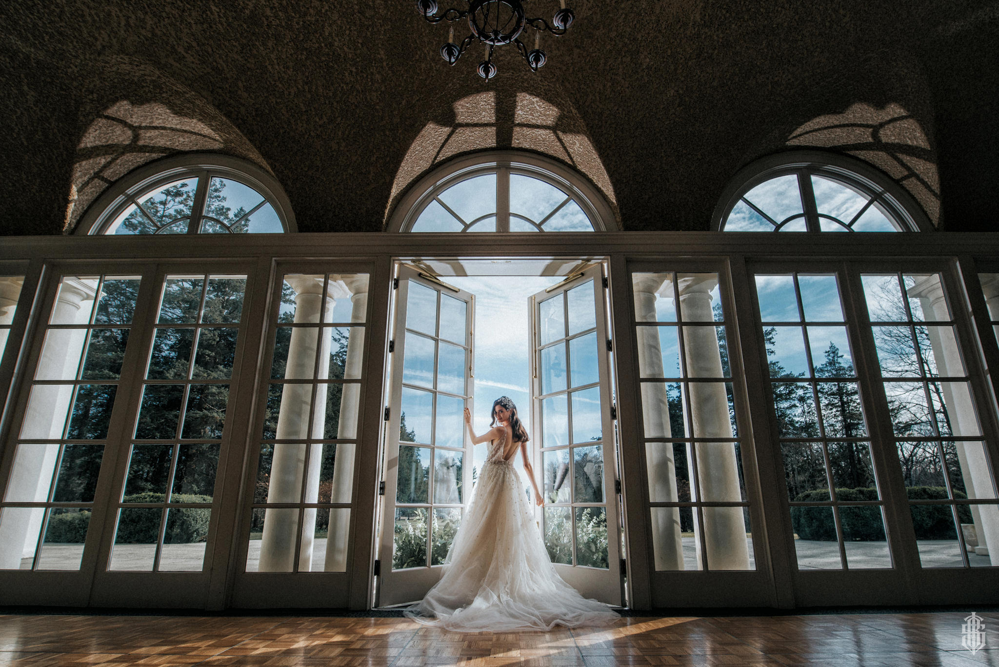 Wadsworth Mansion wedding photographer Bruno Sauma captures a stunning view of the historic Beaux-Arts estate in Middletown, Connecticut