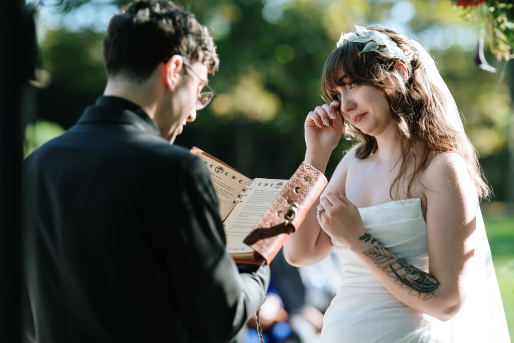 Emotional ceremony at Bill Miller's Castle - Bruno Sauma Photography 