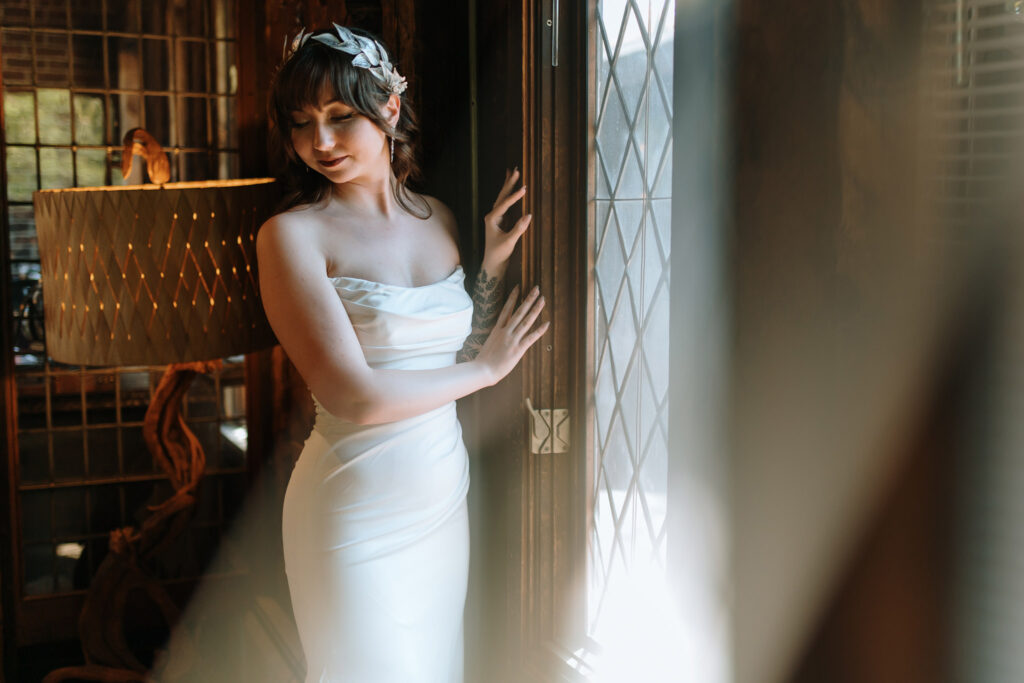 Getting Ready Pictures of The Bride at the Bridal Suite of Bill Miller's Castle, Bruno Sauma Photography 