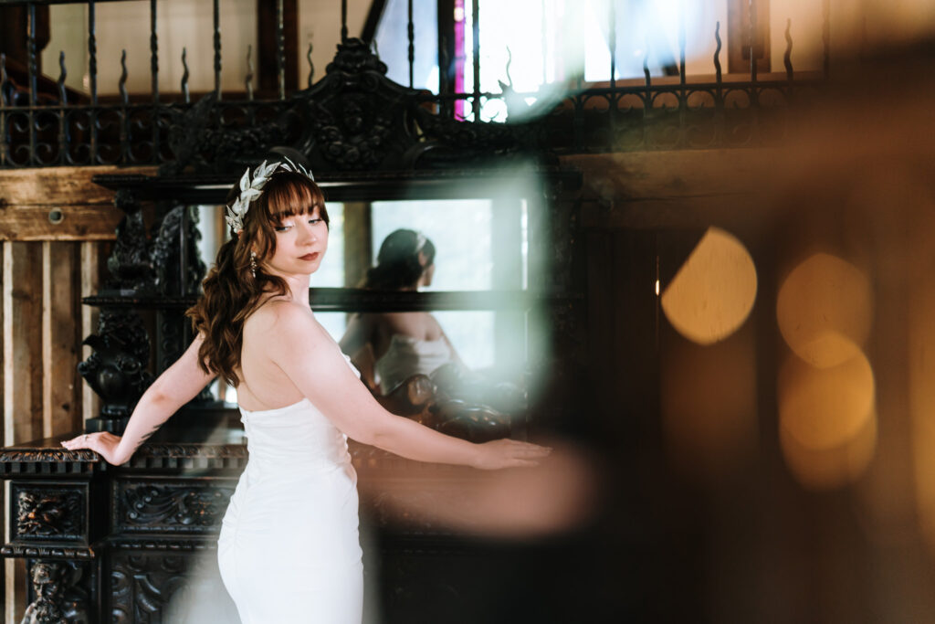 Editorial style pictures of the bride at the bridal suite of Bill Miller's Castle - Bruno Sauma Photography 